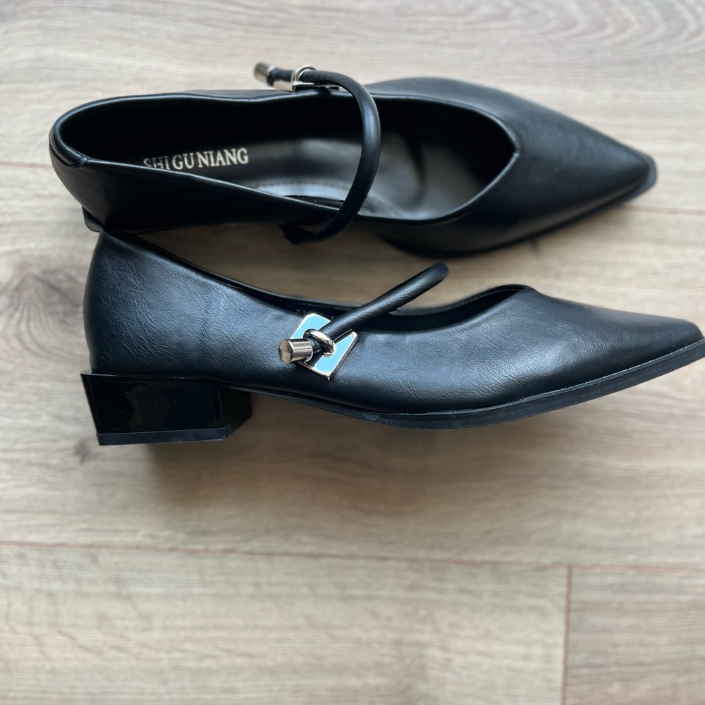 Black Pointed Mary Jane Block Heel Pumps - Picture 2 of 4